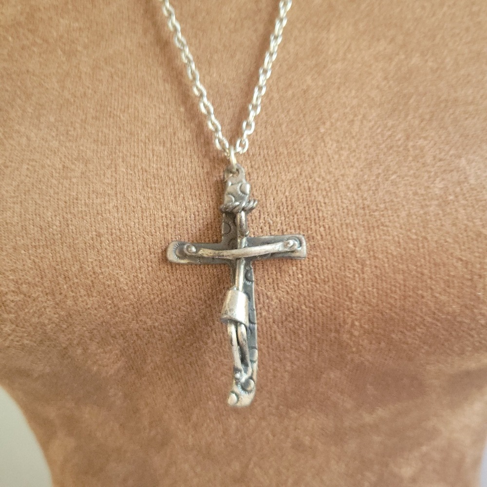 Vintage Silver Tone Brutalist Crucifix Cross Pendant Necklace Goth‎